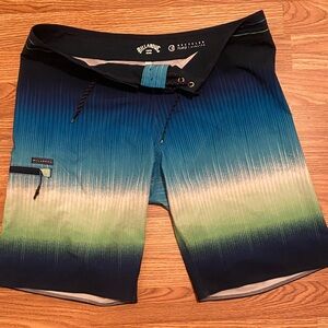 Billabong Gradient Blue and Green Board Shorts size 34